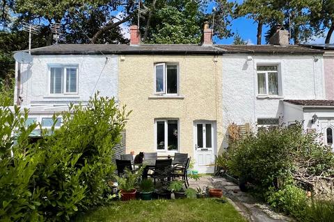 2 bed property, in South Street, £179,995