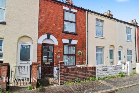 2 bed property, in East Road, £130,000