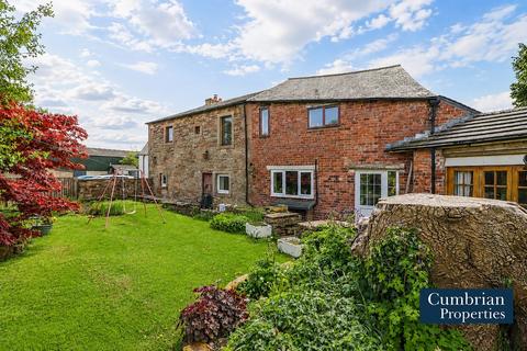 5 bed property, in Welton, £325,000