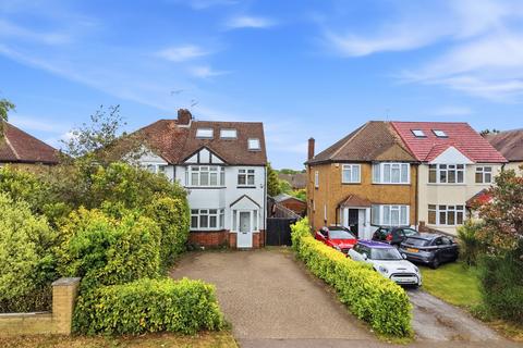 4 bed property, in Southgate Road, £625,000