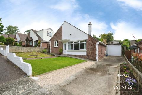 2 bed property, in Newtake Rise, £300,000