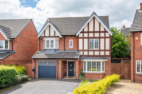 5 bed property, in Duxbury Manor Way, £449,995