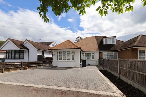 2 bed property, in Links Way, £600,000