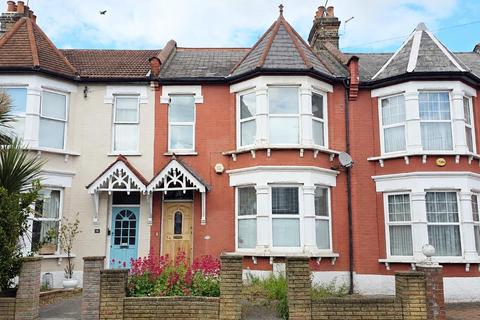 3 bed property, in Melbourne Avenue, £580,000