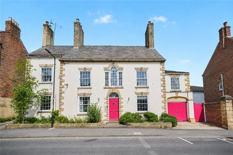 7 bed property, in Park Street, £775,000