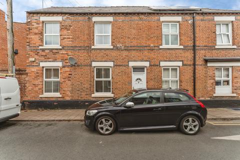 2 bed property, in Phillip Street, £160,000