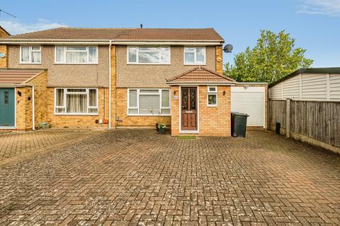 3 bed property, in Nursery Road, £650,000