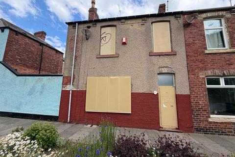 3 bed property, in Colwyn Road, £40,000