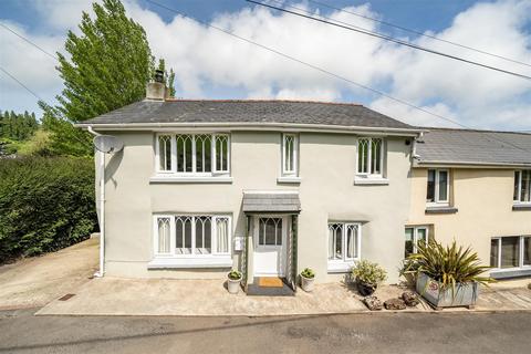 2 bed property, in Coombe Way, £439,995