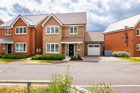 4 bed property, in Hemingburgh Drive, £500,000