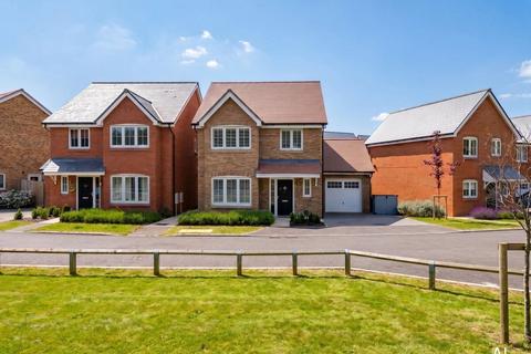 4 bed property, in Hemingburgh Drive, £500,000