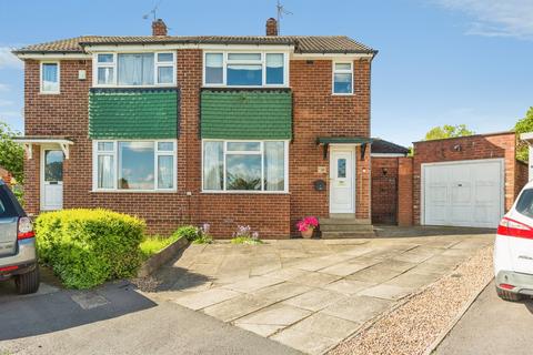 3 bed property, in Thornhill Croft, £280,000