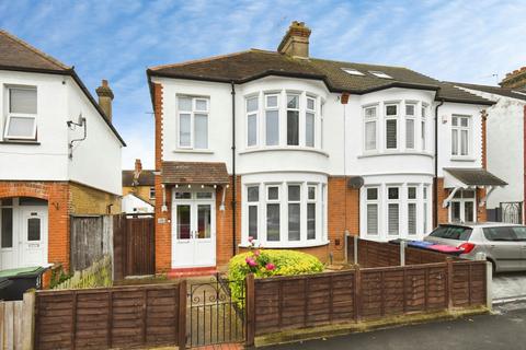 3 bed property, in Hamstel Road, £425,000