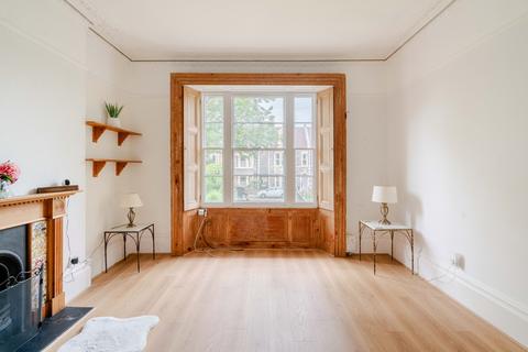 2 bed property, in 11 Melrose Place, £335,000