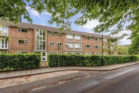 2 bed property, in North Walls, £275,000
