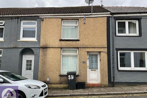 2 bed property, in Market Street, £79,950