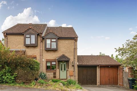 2 bed property, in Matilda Way, £237,500