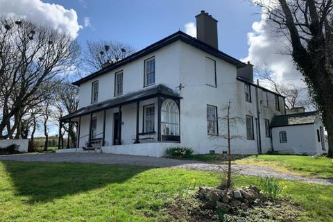 4 bed property, in Amlwch, £625,000