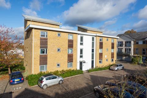 2 bed property, in Arundel Square, £135,000