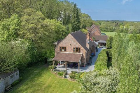 5 bed property, in Yarningale Common, £1,299,995