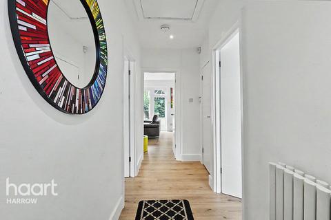 3 bed property, in Richmond Gardens, £700,000