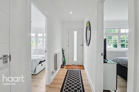 3 bed property, in Richmond Gardens, £700,000