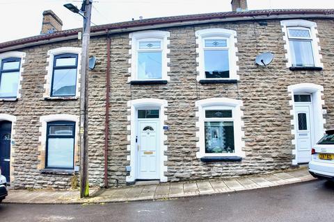 3 bed property, in Greenfield, £165,000