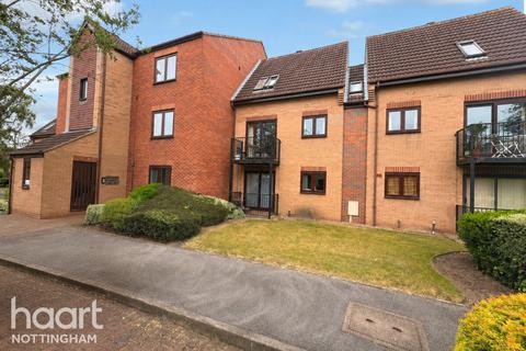 2 bed property, in Kingfisher Wharf, £165,000