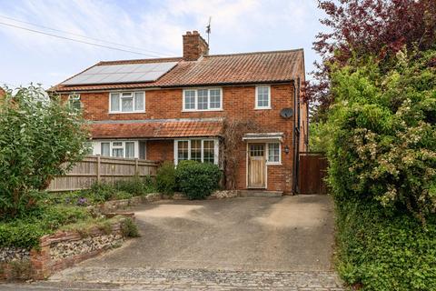 3 bed property, in Peppard Road, £575,000