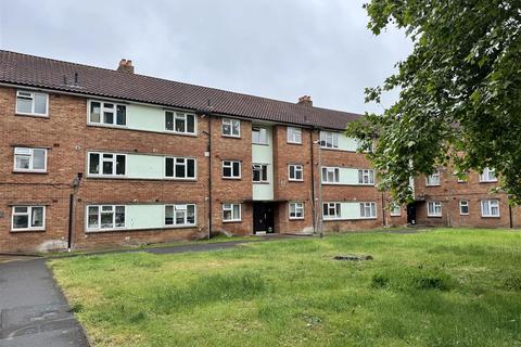 1 bed property, in Hanover Way, £170,000