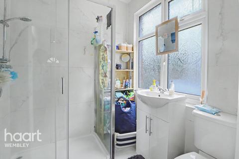 2 bed property, in Barnhill Road, £400,000