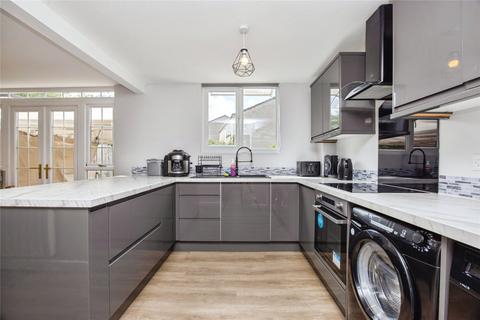2 bed property, in Flamank Park, £165,000
