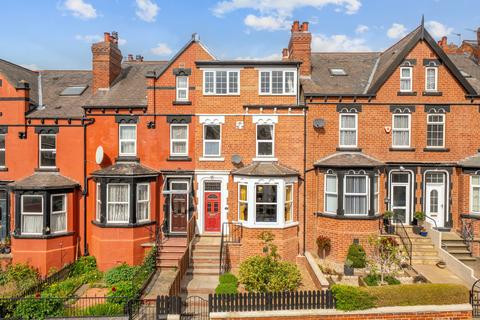 4 bed property, in Hilton Road, £400,000