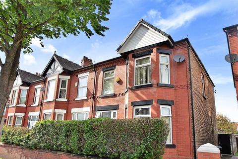 4 bed property, in Kings Road, £395,000