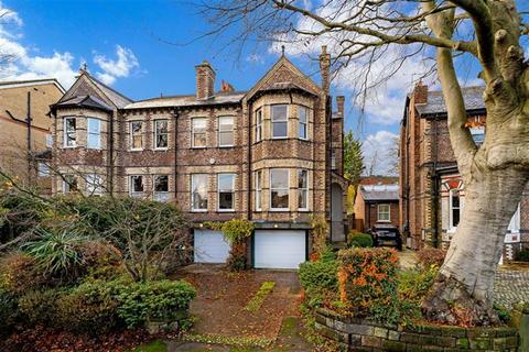 5 bed property, in Burlington Road, £1,195,000