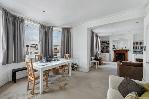 2 bed property, in Queens Club Gardens, £720,000