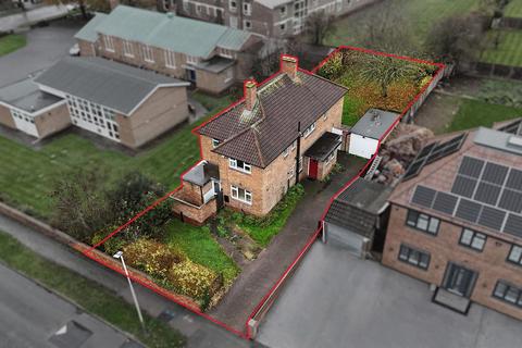 4 bed property, in Nursery Road, £350,000