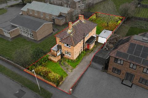 4 bed property, in Nursery Road, £350,000