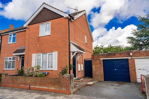 2 bed property, in Spurn Avenue, £165,000