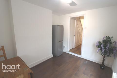 3 bed property, in Dunmow Road Stratford, £595,000
