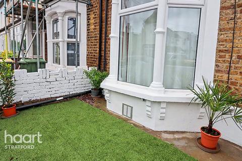 3 bed property, in Dunmow Road Stratford, £595,000