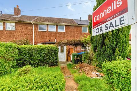 2 bed property, in Selborne Walk, £160,000