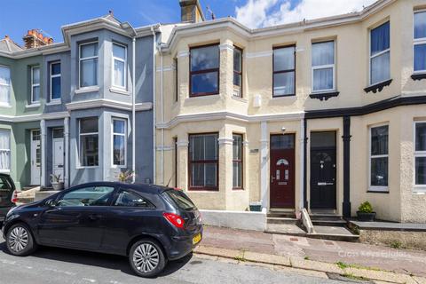 3 bed property, in Barton Avenue, £210,000