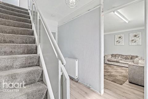3 bed property, in Glazebrook Road, £210,000