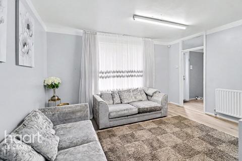 3 bed property, in Glazebrook Road, £210,000