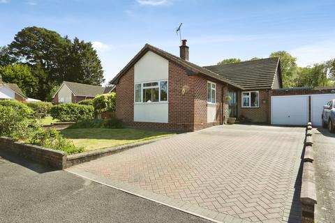 4 bed property, in Tudor Gardens, £500,000