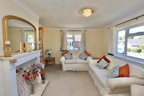 4 bed property, in Tudor Gardens, £500,000