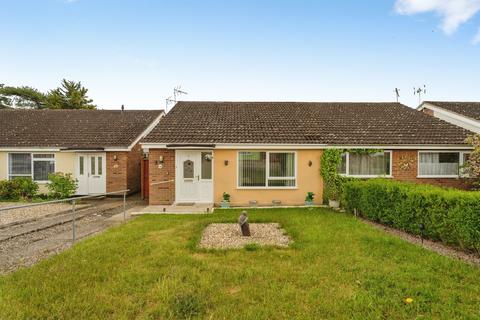2 bed property, in Downside, £230,000