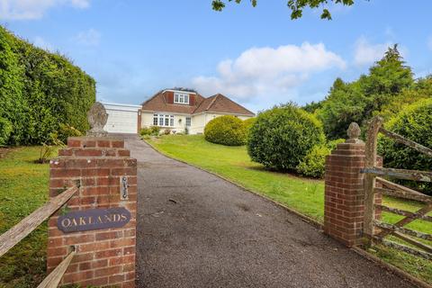 3 bed property, in Langham Road, £675,000