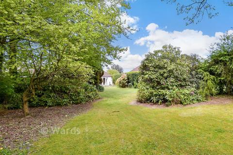 2 bed property, in The Grove, £675,000